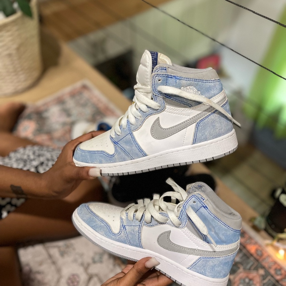 Air Jordan 1 Retro High OG "Hyper Royal" sneakers